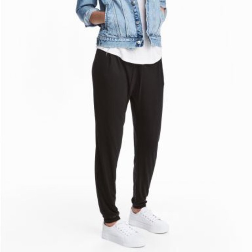 2/$15🆑Basic H&M Divided Blk Joggers